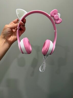 Hello kitty wireless headphones
